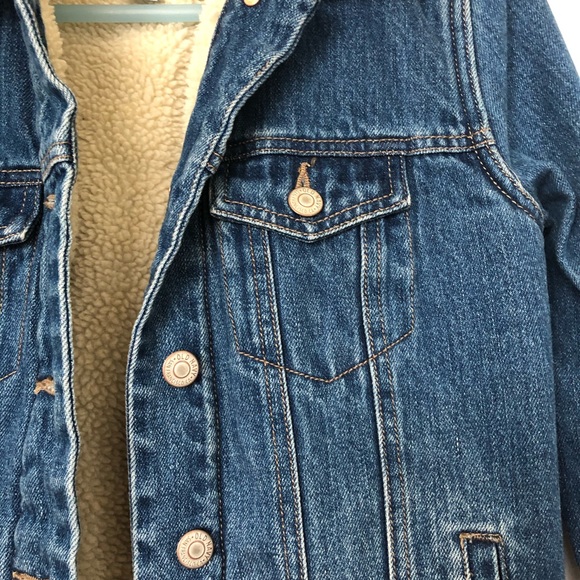 Old Navy Faux Sherpa Lined & Collar Denim Jacket - Picture 4 of 9